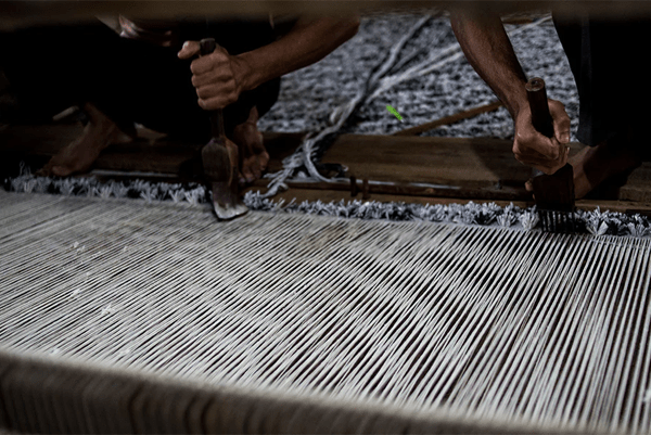 Tecelagem de tapetes artesanais